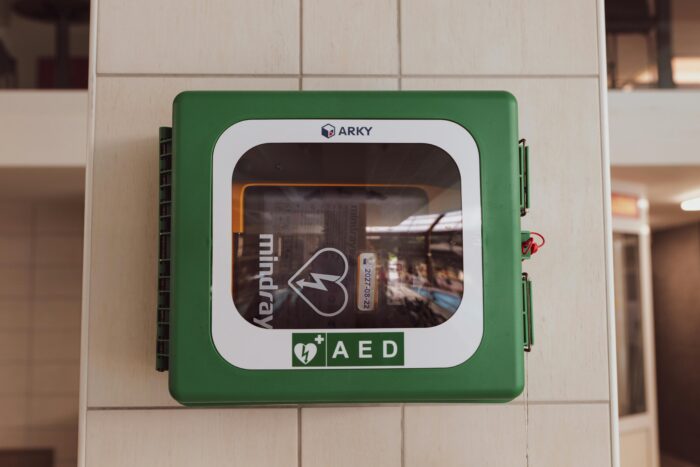 Mi Hellemonders: ‘Betere informatie en restitutie rondom AED’