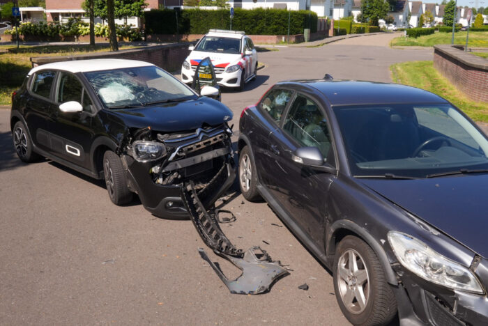 Flinke blikschade bij ongeluk op Dierdonklaan