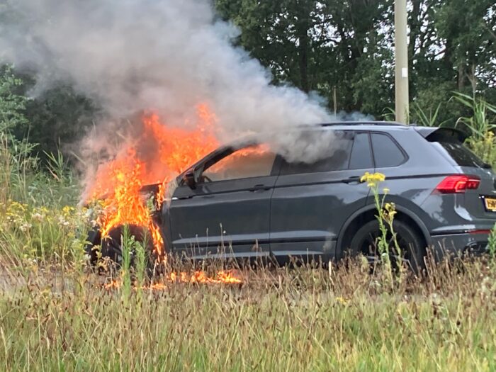 Opnieuw auto die spontaan in brand vliegt in Helmond