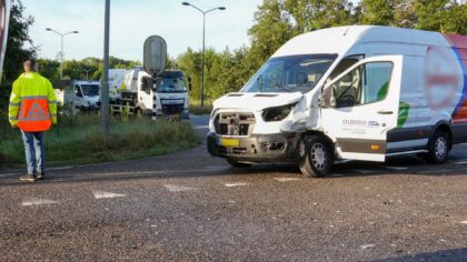 Buschauffeur gewond na botsing met andere bus op Europaweg
