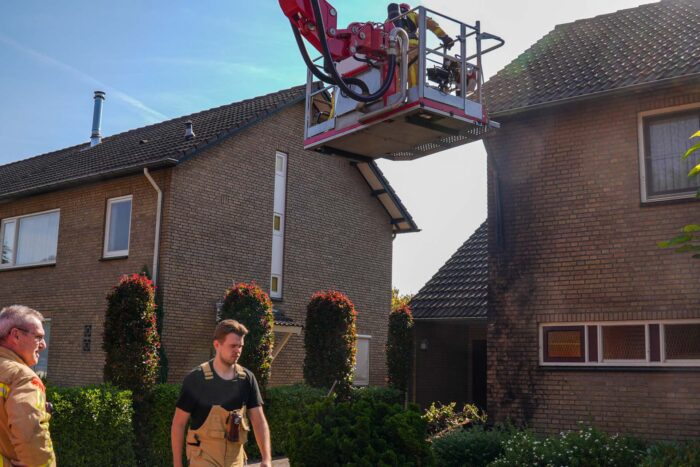 Brandweer Helmond opgeroepen voor klimopbrand in Heusden