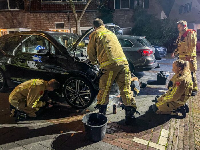 Brandweer rukt uit voor kortsluiting autoaccu Nassaustraat