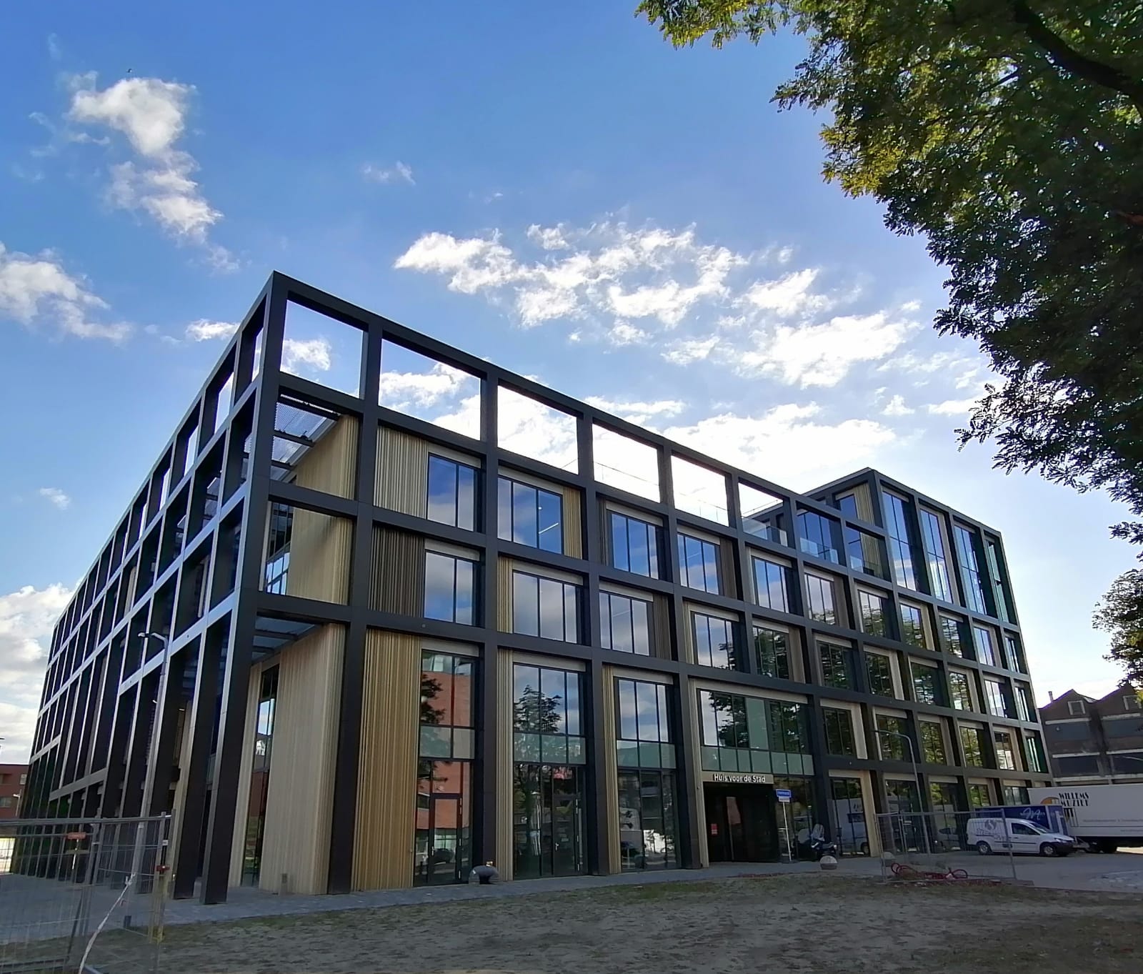 Provincie houdt besluit over parkeerterrein Stiphout in stand