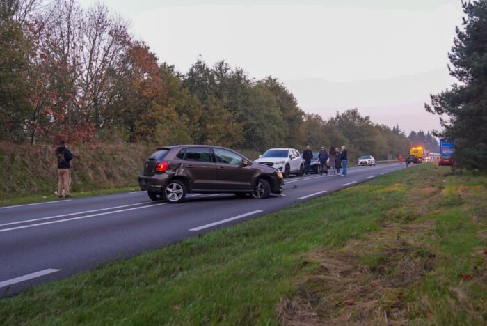 Vijf auto’s beschadigd bij ongeval op N279 in Helmond