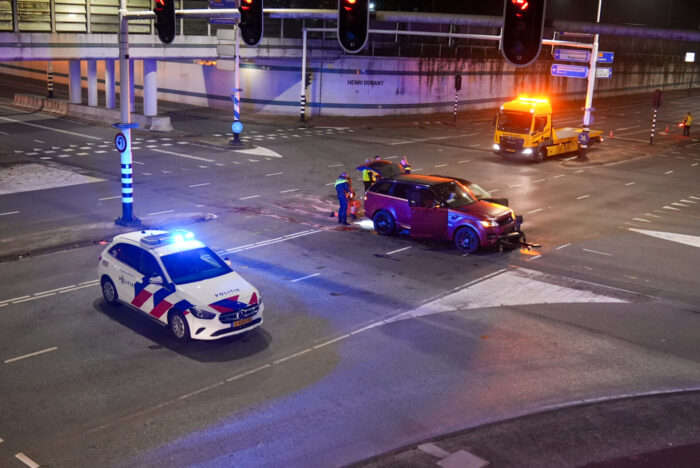 Aanrijding bij ‘badkuip’ in Helmond, één bestuurder spoorloos