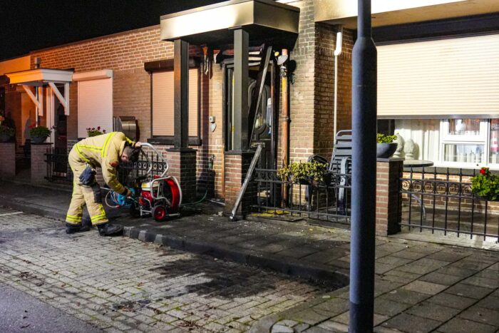 Eerst uitgebrande bestelbus en nu brand bij huis