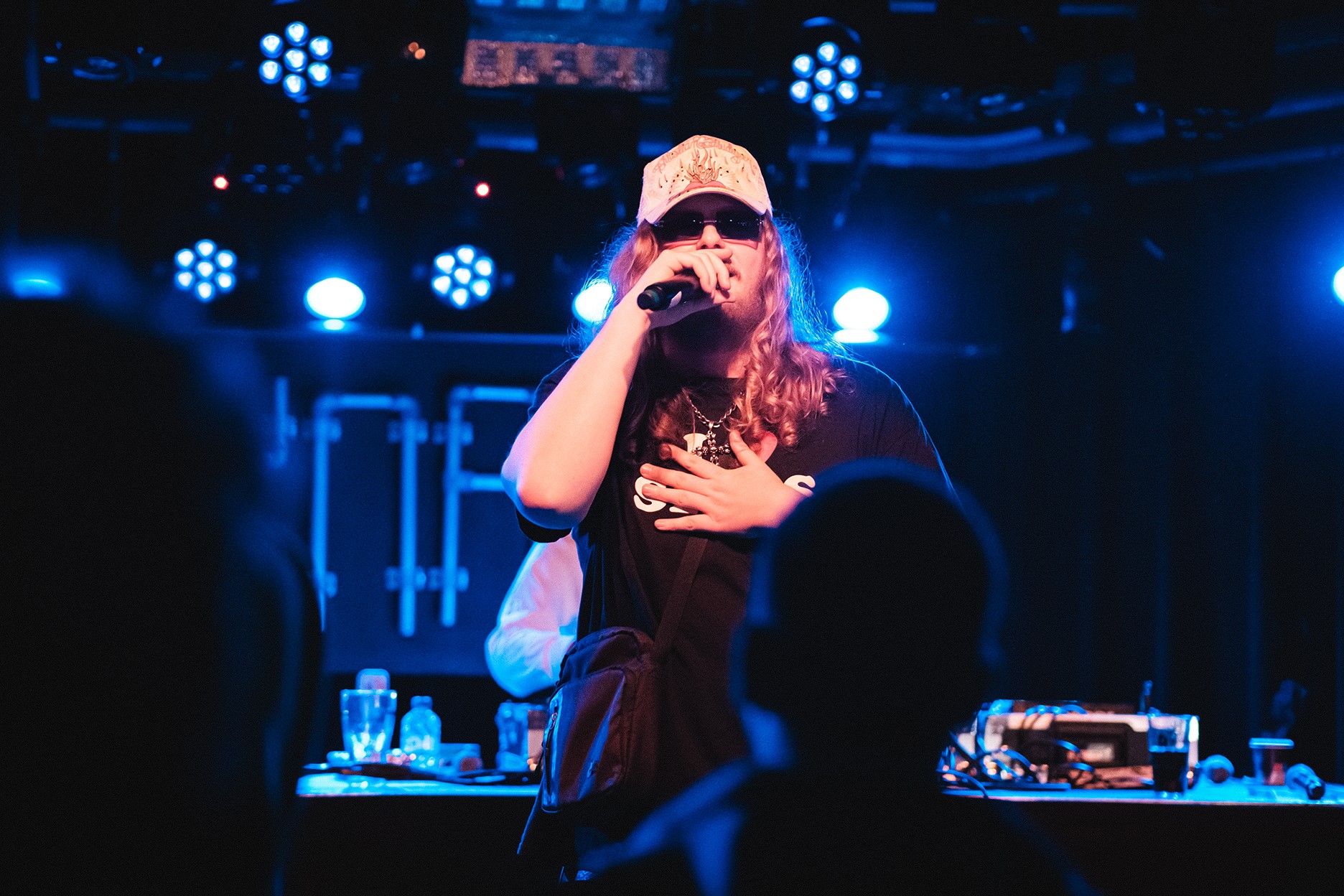 Veertig rappers en hiphoppers delen op één avond het podium in de ...