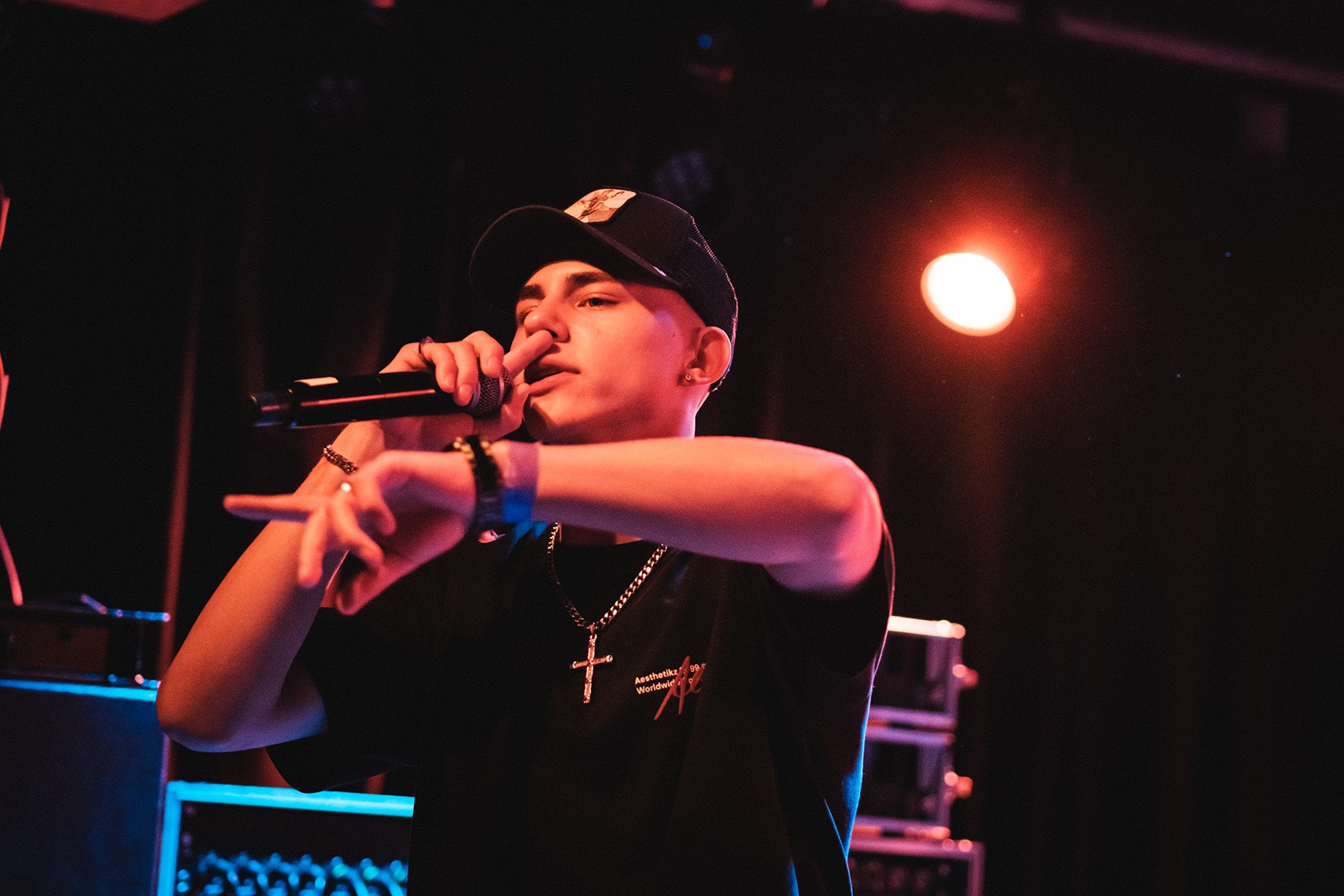 Veertig rappers en hiphoppers delen op één avond het podium in de ...