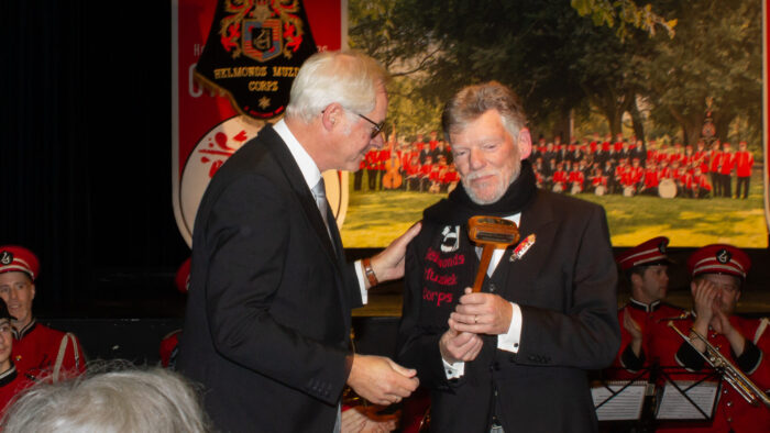 Helmonds Muziek Corps houdt feestelijke voorzitterswissel
