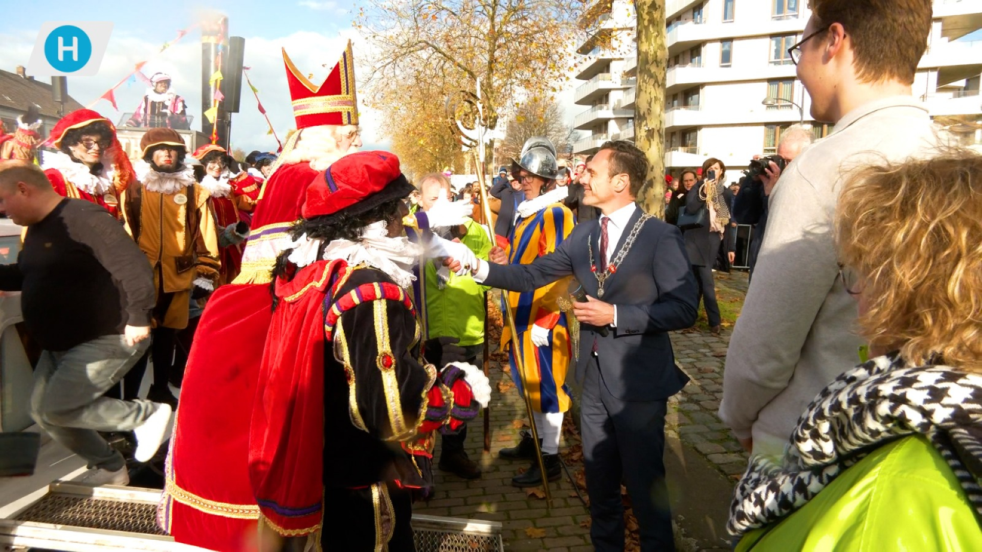 Sinterklaas komt weer terug door de grachten van Helmond