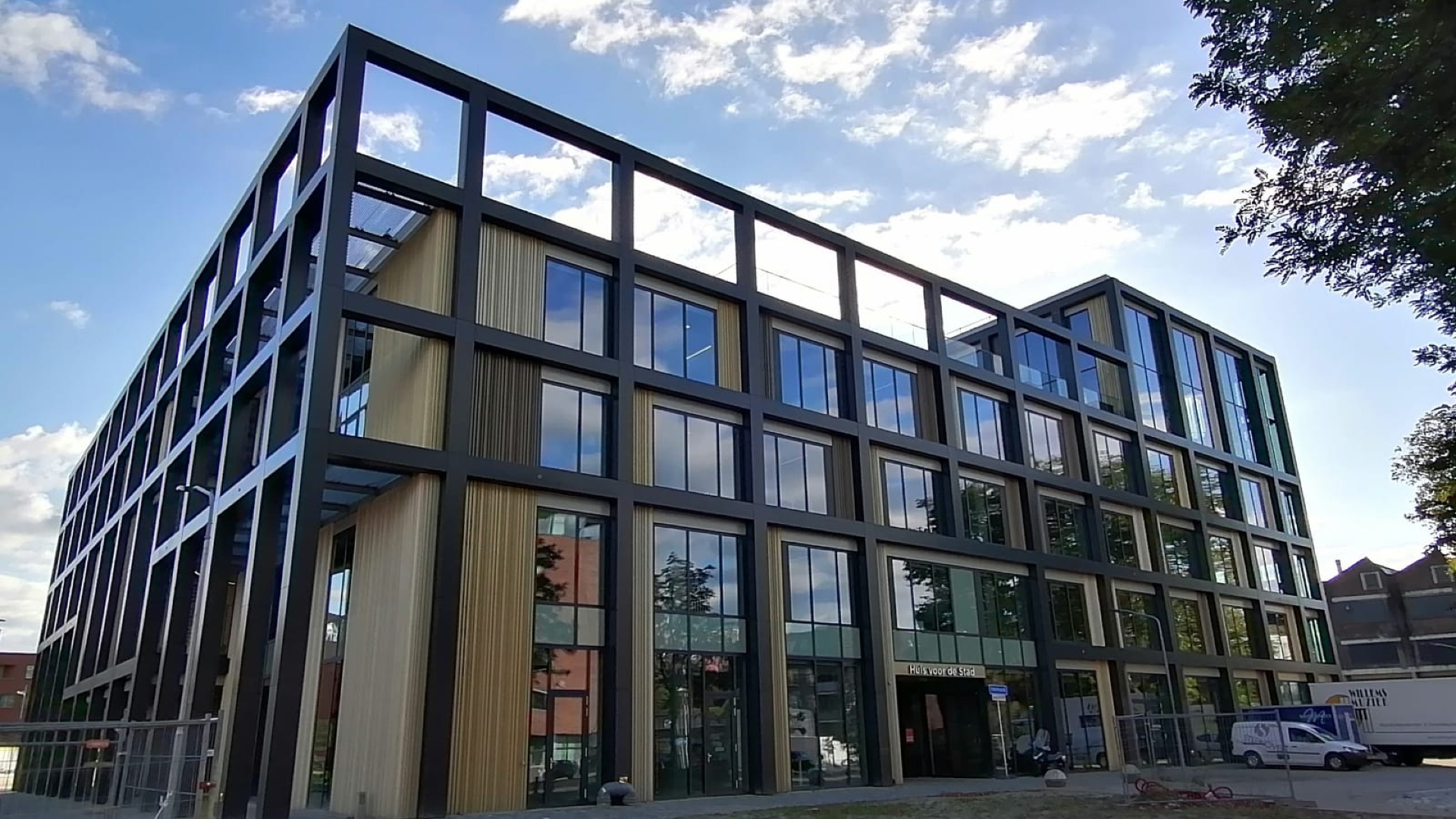 [VIDEO] Raadsvergadering over AMV-opvang Smalstraat live te volgen