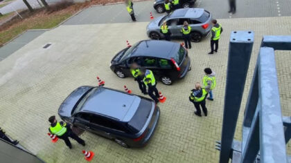 Politiestudenten wennen alvast aan uniform en uitschrijven bekeuringen