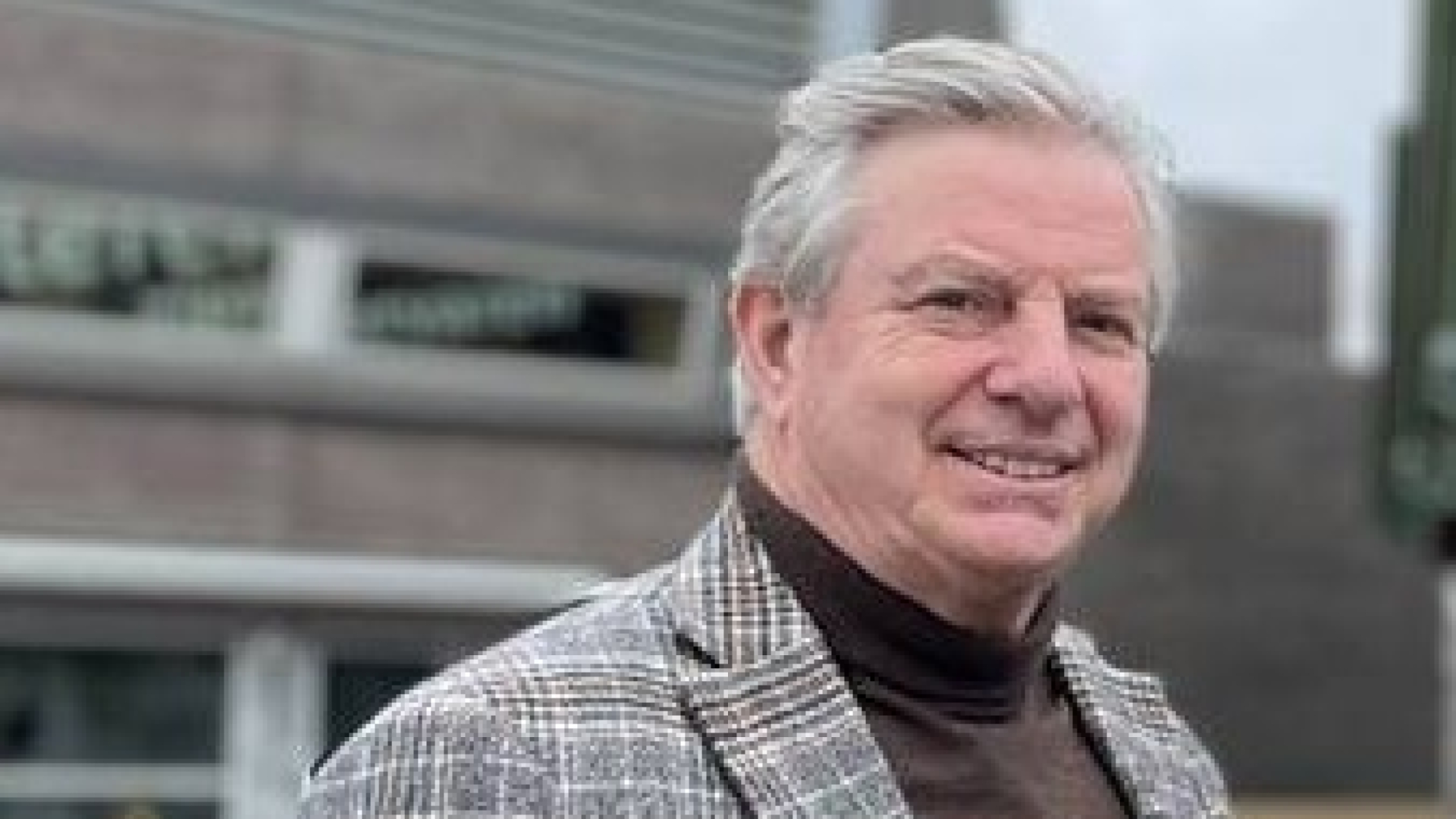 Toine Manders en zijn strijd voor één oplader voor mobieltje