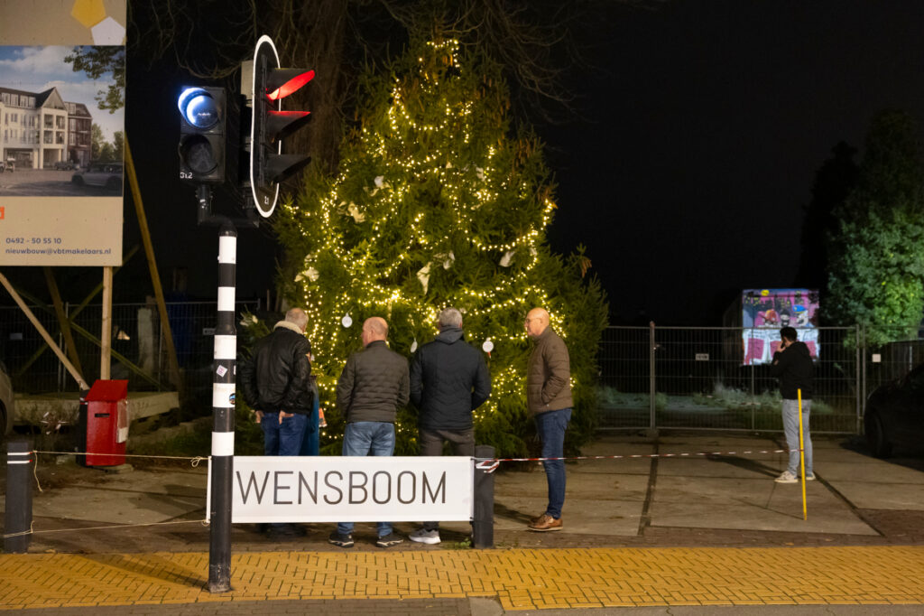 Wensboom in de Dorpsstraat; Stiphout Events wil meer reuring