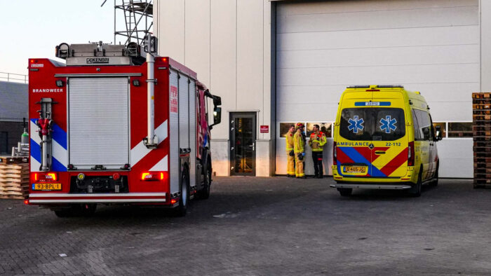 Man raakt bekneld tussen machine bij Meulendijks