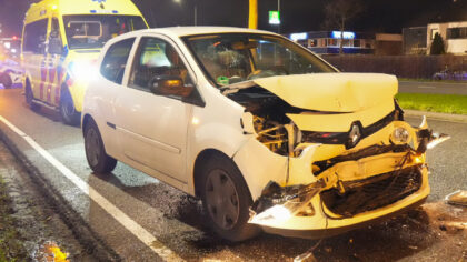Auto botst op stilstaande wagen op de Europaweg