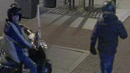 Politie zoekt twee verdachten diefstal elektrische step in Veestraat