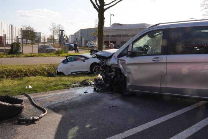 Vrouw bekneld na ongeluk op de Rochadeweg in Helmond