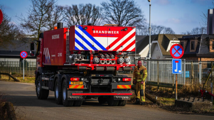 N279 bij Helmond afgesloten wegens brand schroothandel