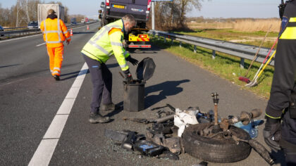 Bestelbus met aanhanger botst tegen vrachtauto op A67 tussen Asten en Helmond