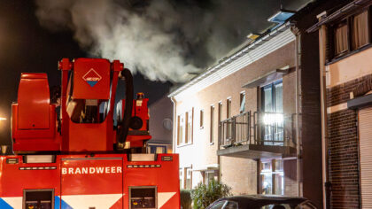 Brandweer rukt uit voor woningbrand in de Beelsstraat in Helmond