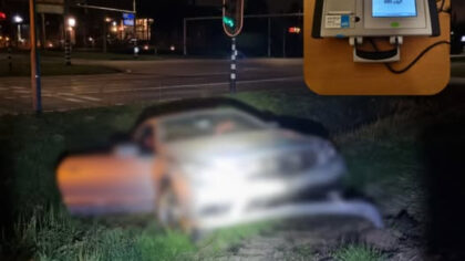Straalbezopen bestuurder ‘mist afslag’, belandt in sloot en raakt rijbewijs kwijt