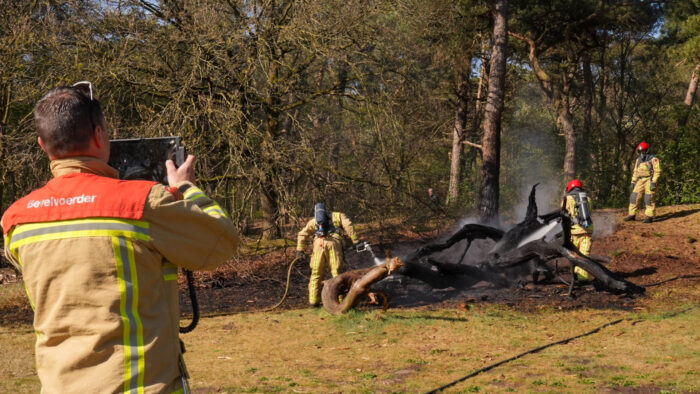 Helmondse brandweer rukt uit voor bosbrand aan de Masterode