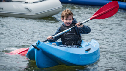 Kinderen ontdekken watersporten bij Berkendonk