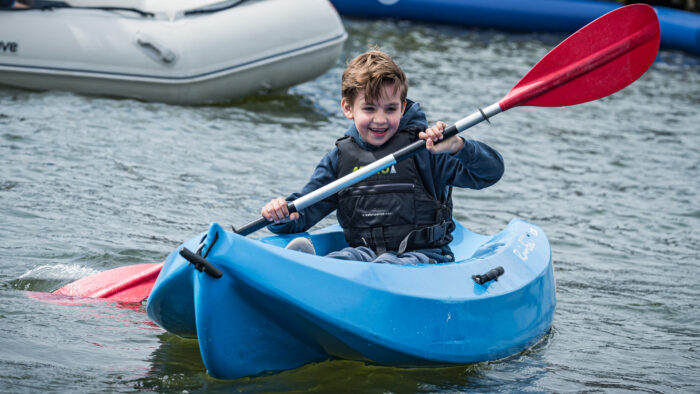 Kinderen ontdekken watersporten bij Berkendonk