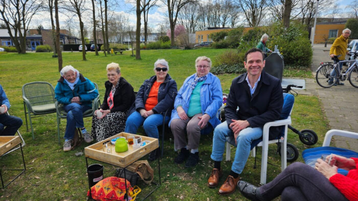 Burgemeester Sjoerd Potters op bezoek bij Baroniehof Buurttafel