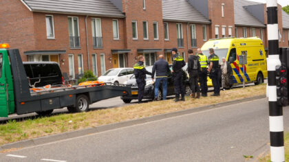 Autobestuurder gewond bij aanrijding met oplegger