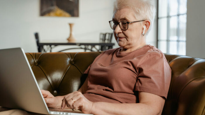 Rabobank verzorgt workshop internetbankieren in Bibliotheek Helmond-Peel