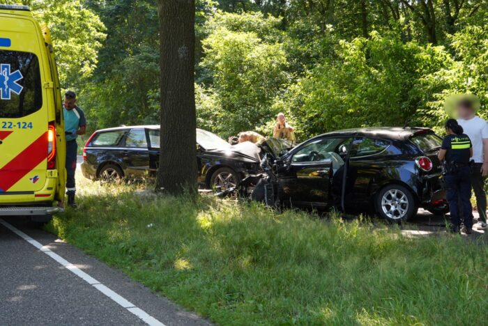Twee personen gewond geraakt bij botsing in Helmond