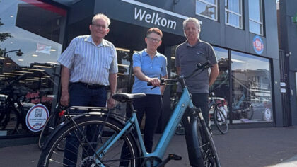 Hennie Versteegden wint rebus en fiets bij Rondje Helmond
