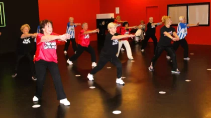 ‘Is je bh weer los?!’ klinkt het bij de Hip Hop Oma’s uit Helmond