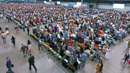 Helmondse Jehovah’s Getuigen bezoeken congres Brabanthallen Den Bosch