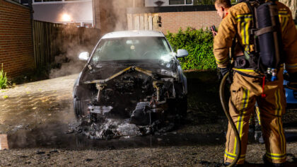 Autobrand in de Marslaan in Helmond