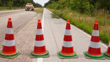 Weg tussen Deurne en Helmond tijdelijk afgesloten vanwege olie op het wegdek