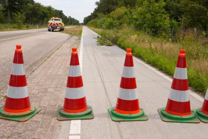 Weg tussen Deurne en Helmond tijdelijk afgesloten vanwege olie op het wegdek