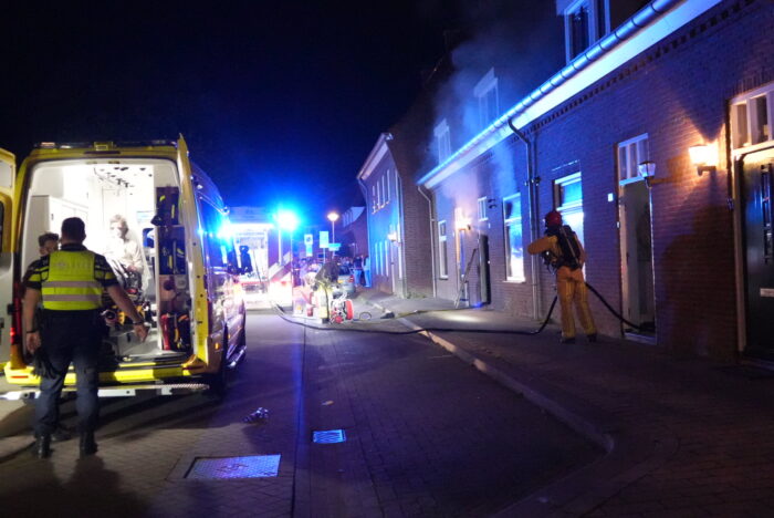 Man gewond geraakt bij woningbrand in Mgr. Swinkelsstraat
