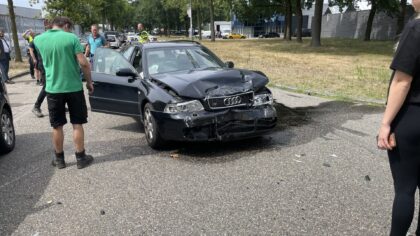 Auto’s botsen op de Vlierdensedijk