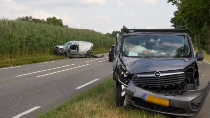 Auto’s zwaar beschadigd na botsing op Kanaaldijk Zuid West in Helmond