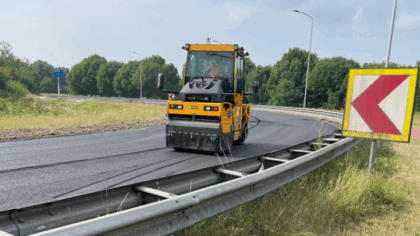 Nieuw asfalt voor Rochadeweg: werkzaamheden in fases
