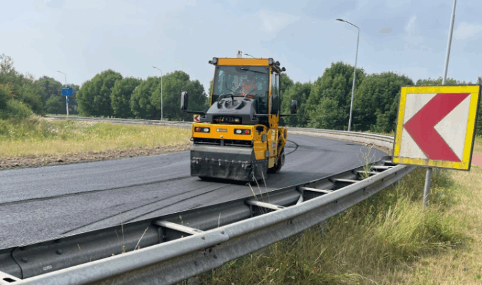 Nieuw asfalt voor Rochadeweg: werkzaamheden in fases