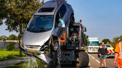 Weg afgesloten in verband met bergingswerkzaamheden van auto