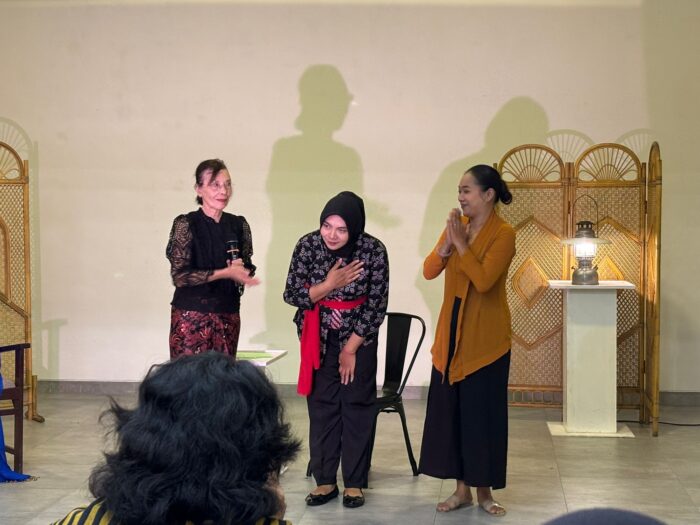 Dit is Helmond-presentatrice Inge Dümpel ontvangt onderscheiding in Indonesië