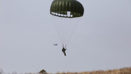 Luchtlandingsoefening Falcon Leap boven Helmond te zien