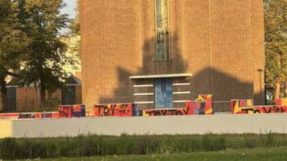 Gloednieuwe kunstwerken 25 Septemberpark beklad: ‘Respectloos’