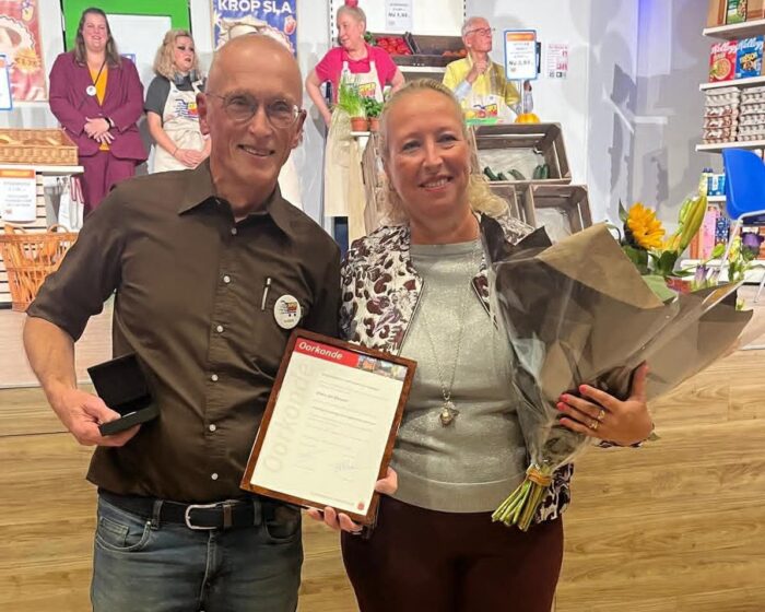 Dick Eleveld ontvangt vrijwilligerspenning voor jarenlange inzet in Helmondse verenigingen