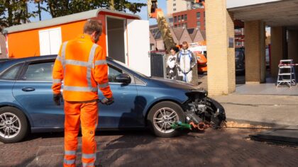 Automobilist wijkt uit en voorkomt botsing, maar schade volgt